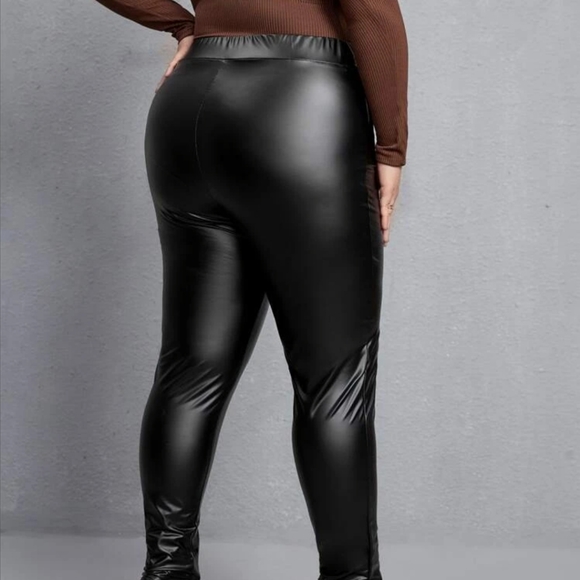 Shein faux leather leggings - Picture 2 of 7